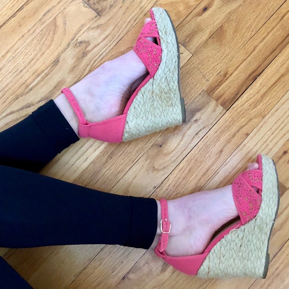 Candie's Shoes - Candies Pink Sandal Wedges size 6